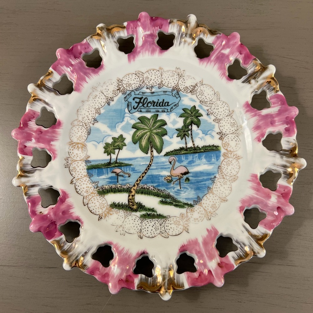 Vintage Florida Souvenir Reticulated Plate Pierced Rim Gold Trim Flamingos Pink